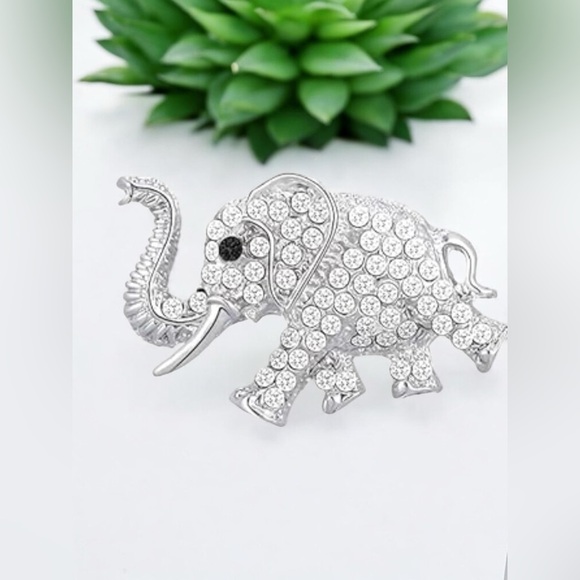 Silver Elephant Brooch with Crystals - Picture 3 of 4